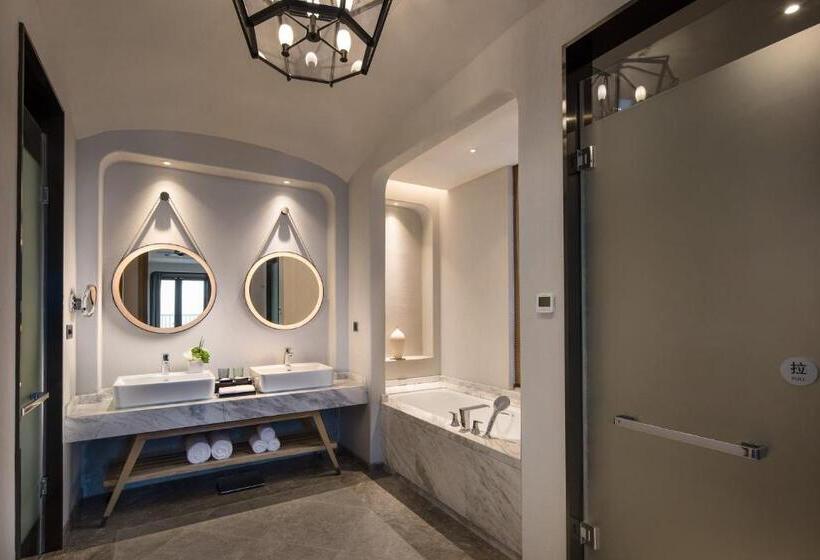 Club Suite, Crowne Plaza Qingdaoorientalmoviemetropolis, An Ihg