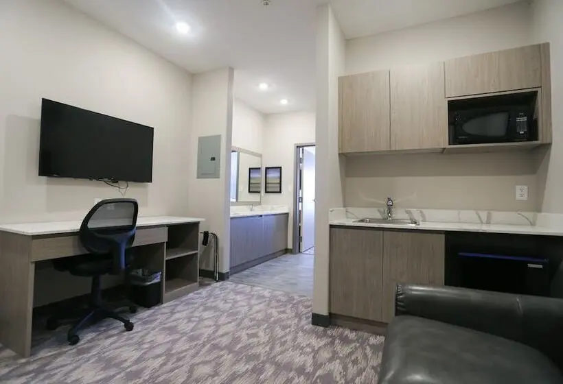 Sviitti, Days Inn By Wyndham Calgary North Balzac