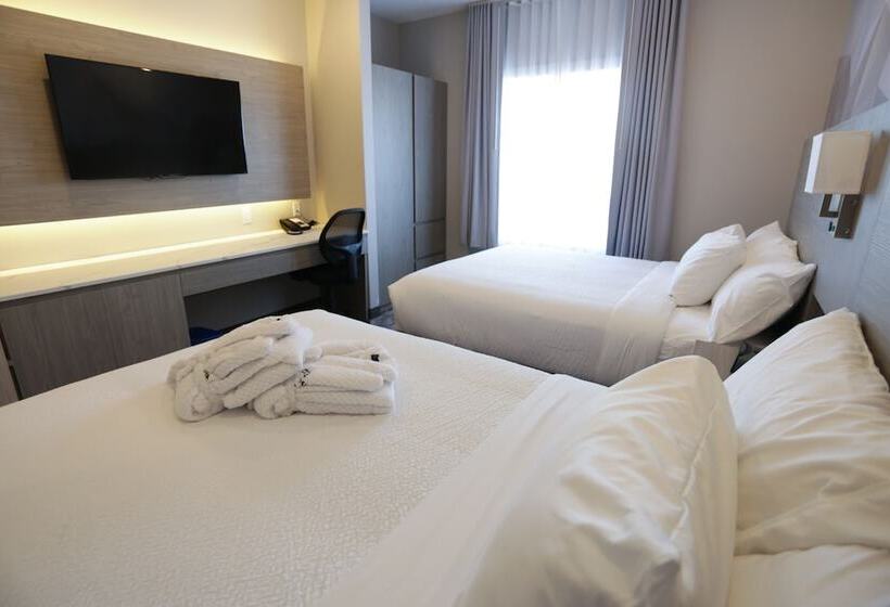 جناح, Days Inn By Wyndham Calgary North Balzac