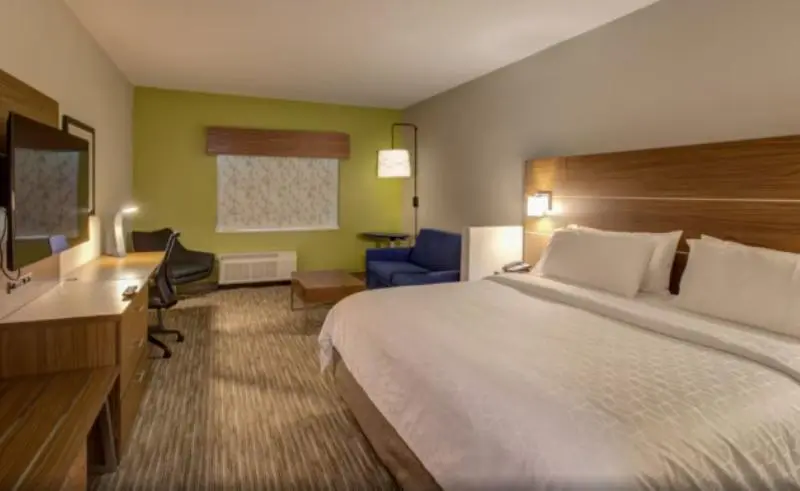 身障者適用キングサイズベッドルーム, Holiday Inn Express   Fort Walton Beach Central, An Ihg