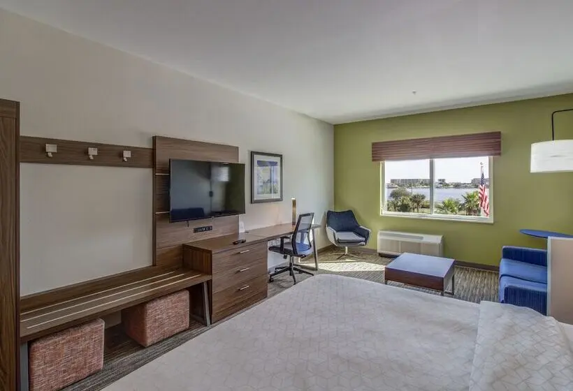 身障者適用スイートルーム, Holiday Inn Express   Fort Walton Beach Central, An Ihg