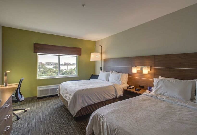 جناح, Holiday Inn Express   Fort Walton Beach Central, An Ihg