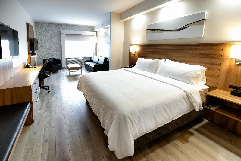キングサイズベッドのスイートルーム, Holiday Inn Express & Suites   Trois Rivieres Ouest, An Ihg