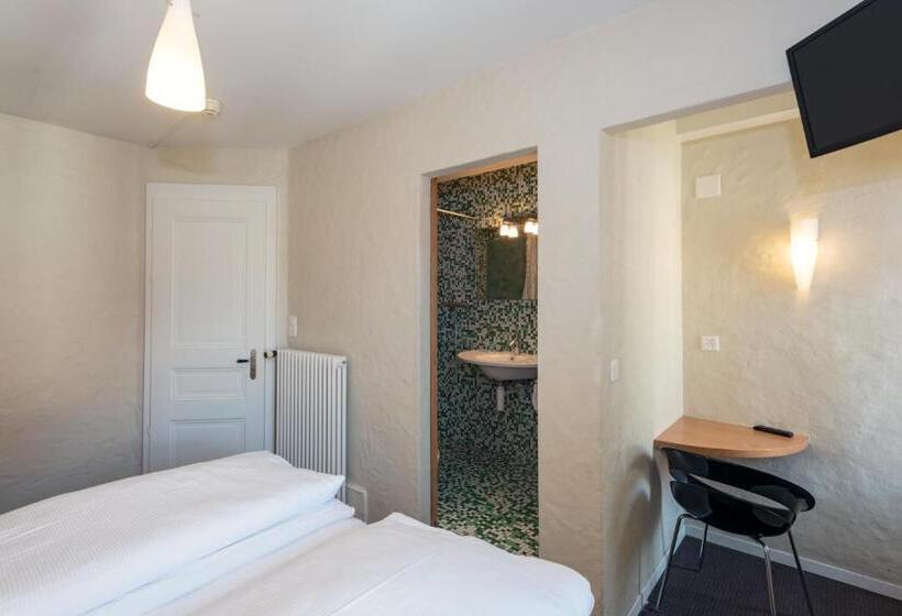 Номер Стандарт, Hôtel Du Cheval Blanc