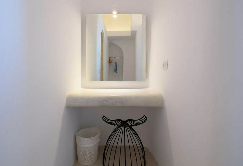 전망이 좋은 디럭스 스위트, On The Cliff