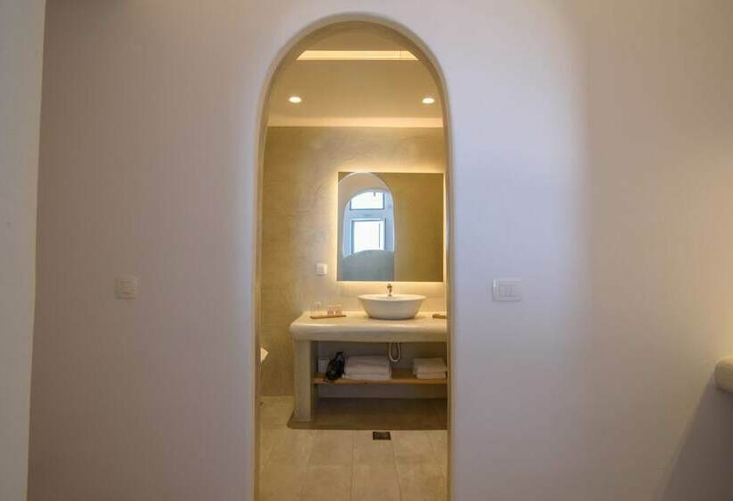 전망이 좋은 디럭스 스위트, On The Cliff