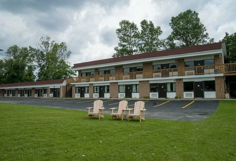 חדר סטנדרט שתי מיטות זוגיות, Ramada By Wyndham Jacksons Point