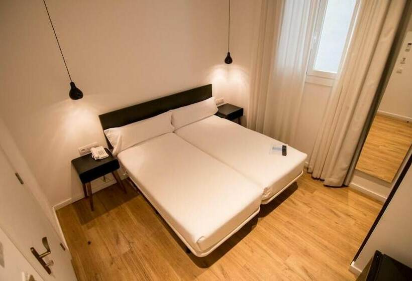 スタンダードルーム, Som Nit Triomf