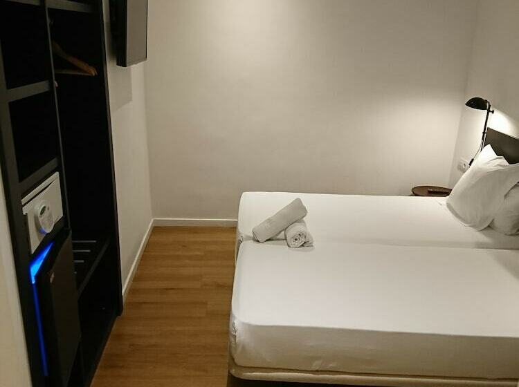 スタンダードルーム, Som Nit Triomf