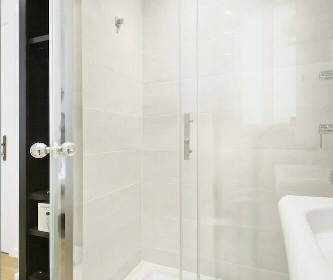 スタンダードルーム, Som Nit Triomf