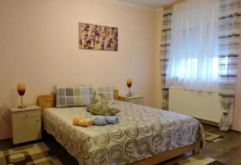 اتاق استاندارد با بالکن, B&b Zmajevo Gnezdo 021