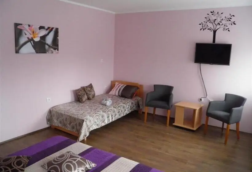 اتاق استاندارد سه نفره, B&b Zmajevo Gnezdo 021