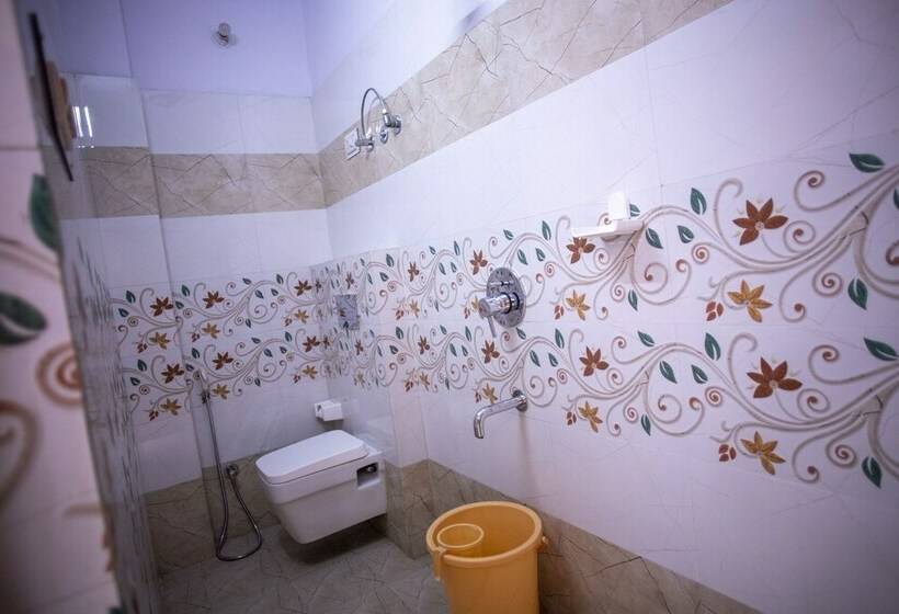 Habitación Superior, Dimple International