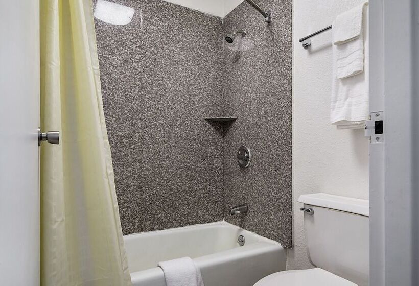 스탠다드 룸 더블 침대 2개, Econo Lodge