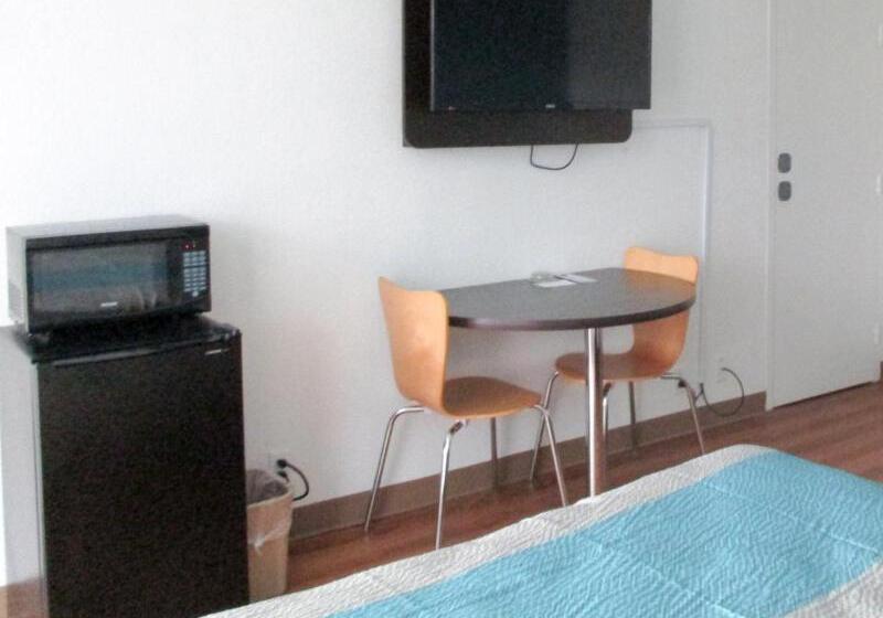 스탠다드 룸 킹사이즈 침대, Econo Lodge