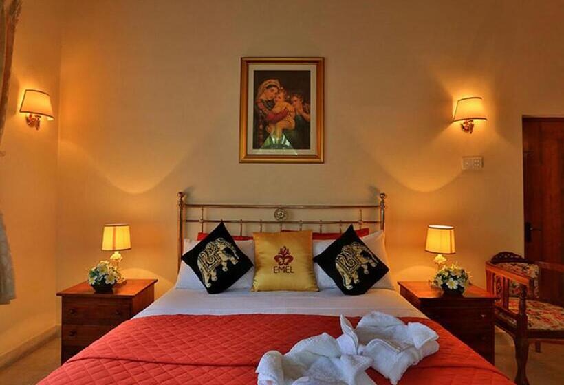 Deluxe Zimmer, Emel Boutique