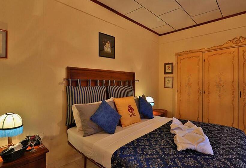 Deluxe Zimmer, Emel Boutique