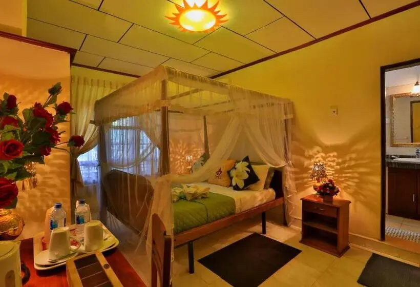 Deluxe Kolmen Hengen Huone, Emel Boutique