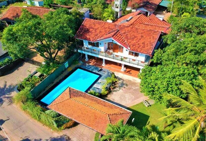 3 Bett Deluxe Zimmer, Emel Boutique