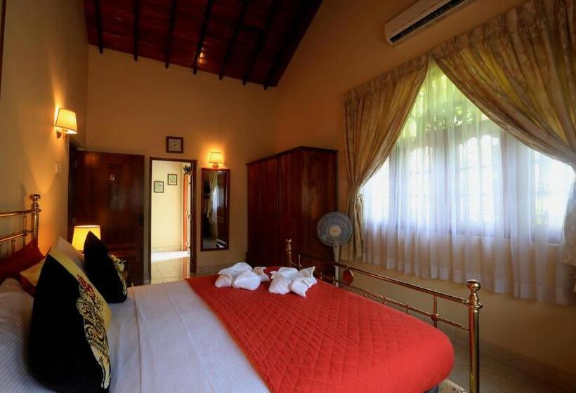 4 Bett Deluxe Zimmer, Emel Boutique