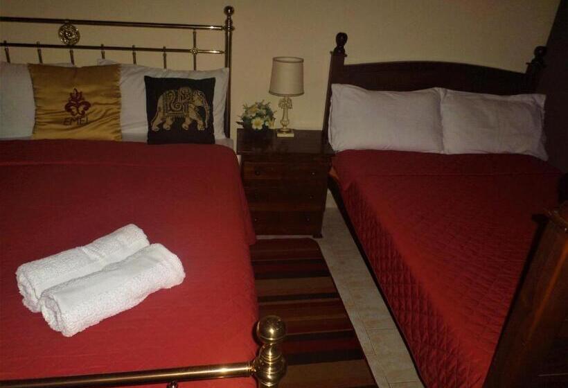 4 Bett Deluxe Zimmer, Emel Boutique