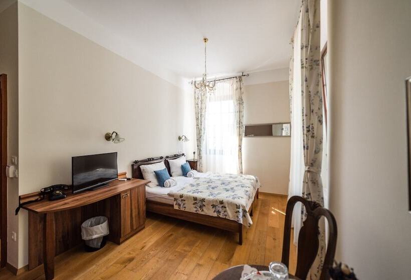 اتاق لوکس سه تخته, Guesthouse Bistra