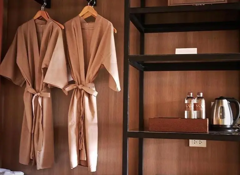 バルコニー付きジュニアスイート, Issara Boutique Winery