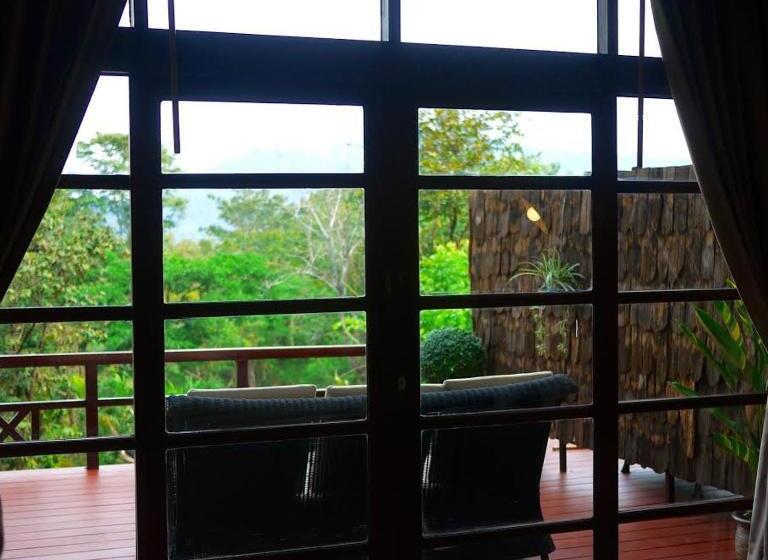 סוויטה נוף להרים, Issara Boutique Winery