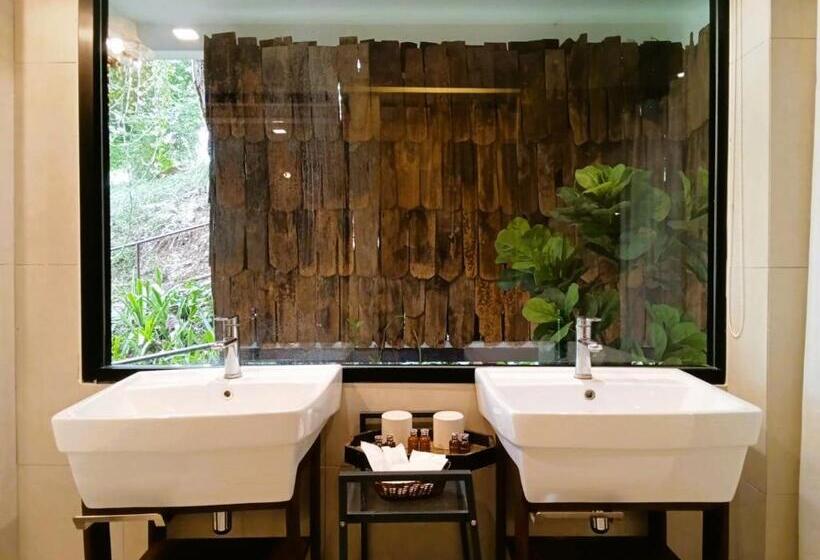 סוויטה, Issara Boutique Winery