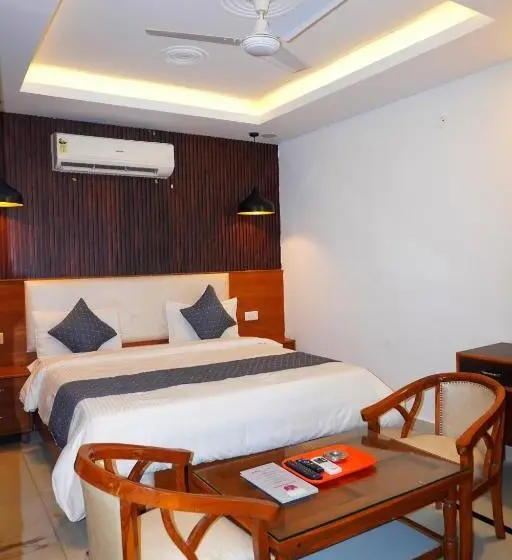デラックスルーム, Ganeshwaram Hotel Sector 45 Noida