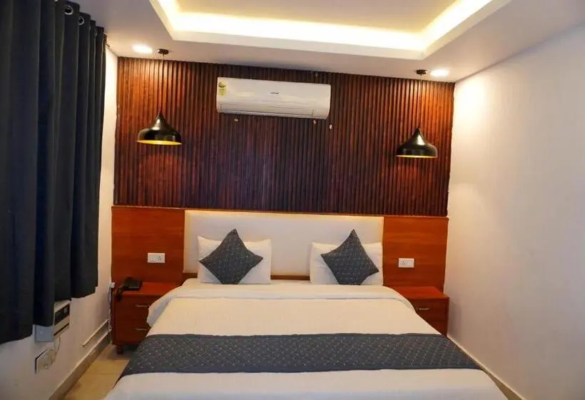 デラックスルーム, Ganeshwaram Hotel Sector 45 Noida