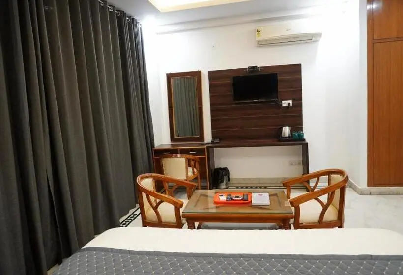 バルコニー付きスタンダードルーム, Ganeshwaram Hotel Sector 45 Noida