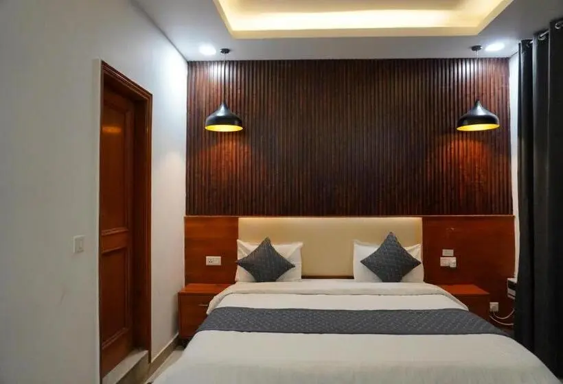 バルコニー付きスタンダードルーム, Ganeshwaram Hotel Sector 45 Noida
