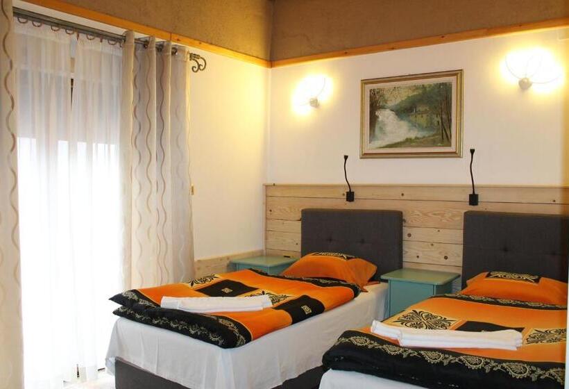 اتاق استاندارد با بالکن, Tutto