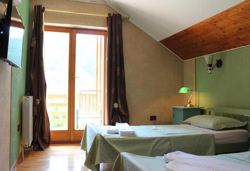 اتاق استاندارد با بالکن, Tutto