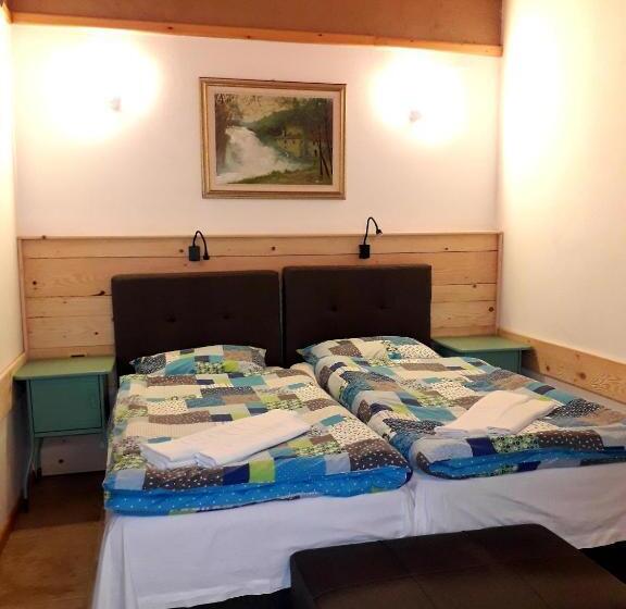 اتاق استاندارد سه تخته با بالکن, Tutto