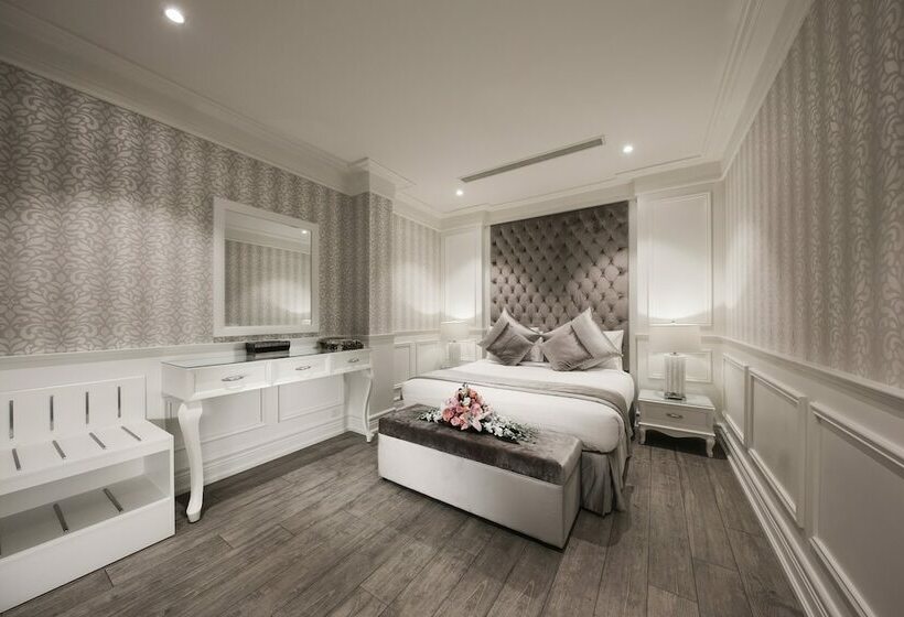 סוויטת ג'וניור עם מרפסת, Aswar Boutique