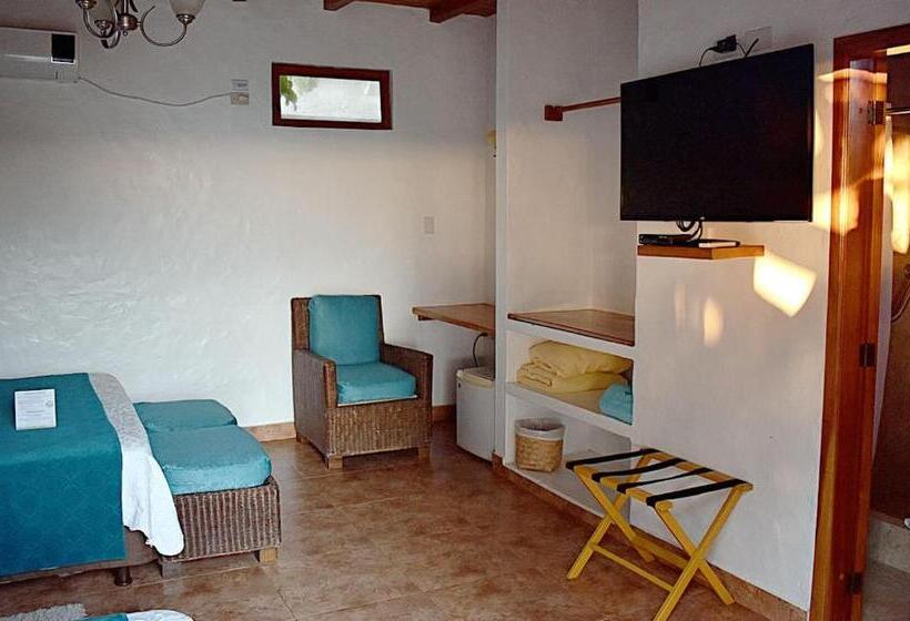 اتاق لوکس با چشم‌انداز دریا, Isamar