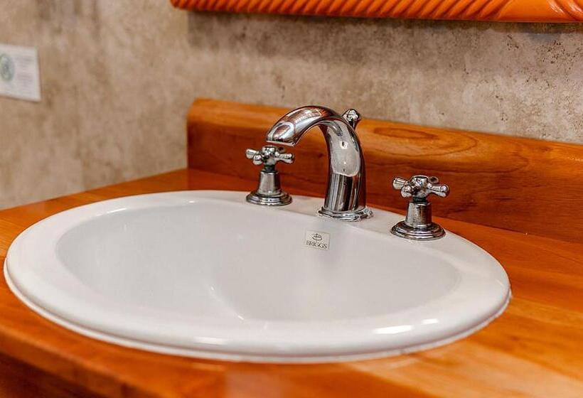 اتاق لوکس با چشم‌انداز دریا, Isamar