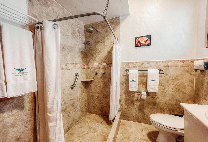 اتاق لوکس با چشم‌انداز دریا, Isamar