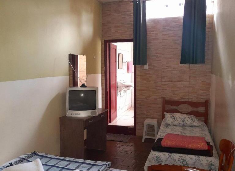 标准三人间, Shangri La