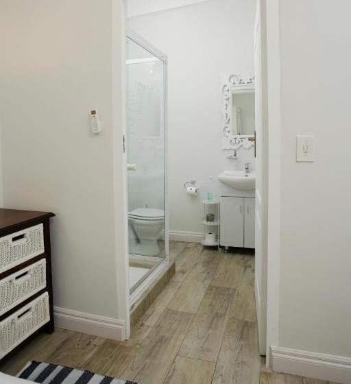 חדר סטנדרט נוף לבריכה, Ocean Hideaway Bed And Breakfast