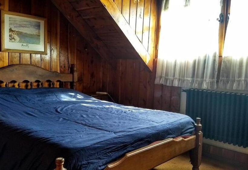 带共用浴室的标准房间, Universal Traveller's Hostel