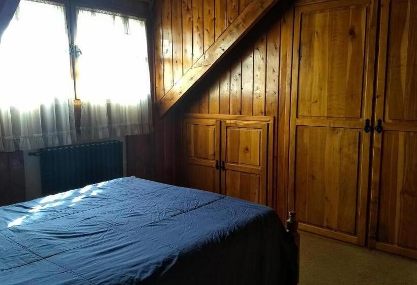 اتاق استاندارد با سرویس بهداشتی مشترک, Universal Traveller's Hostel