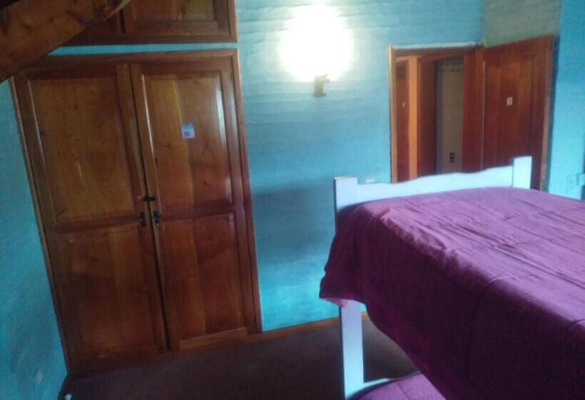 تختخواب در اتاق مشترک, Universal Traveller's Hostel