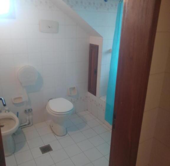 اتاق استاندارد, Universal Traveller's Hostel