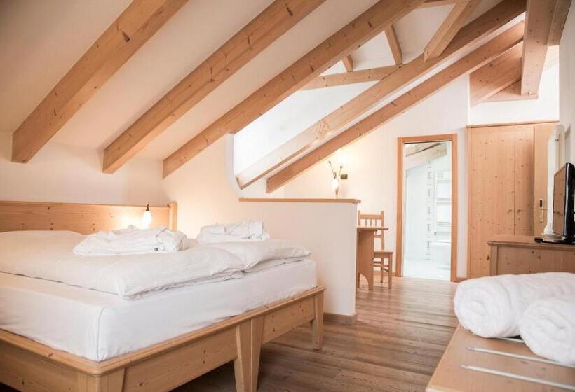 غرفة كومفورت ثلاثية, Active Hotel Rosat