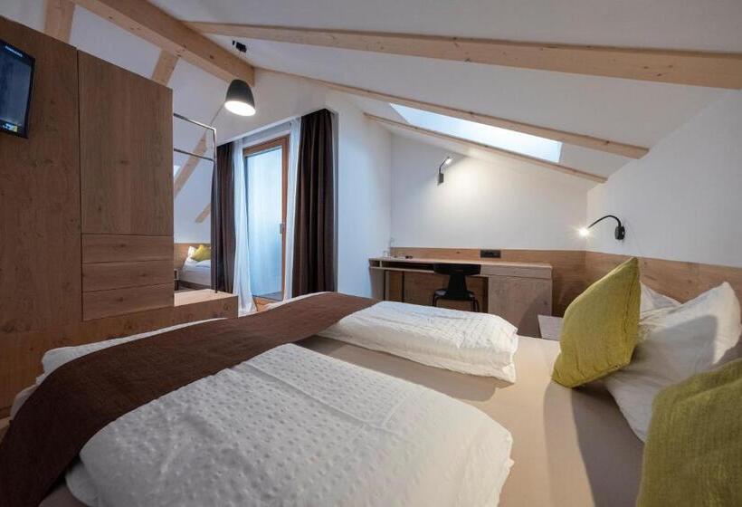 高级三人间, Active Hotel Rosat