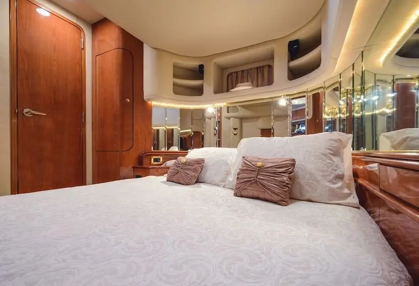 آپارتمان 2 خوابه, Luxury Yacht