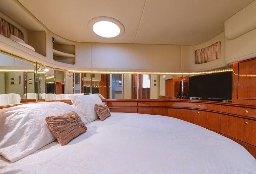 آپارتمان 2 خوابه, Luxury Yacht